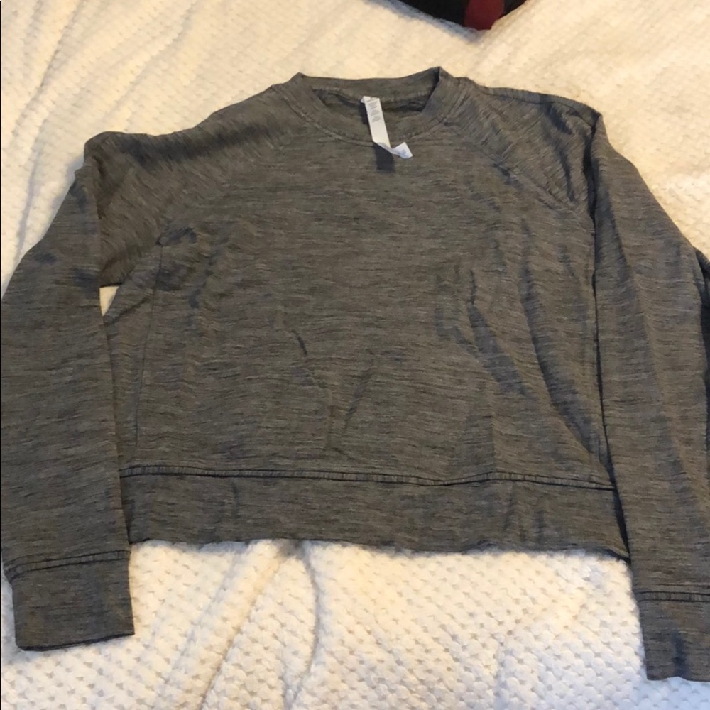 Lululemon size 10 long sleeve crewneck
